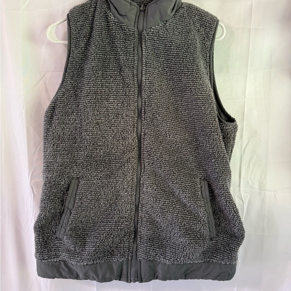 Magellan Outdoors Charcoal Fleece Reversible Vest